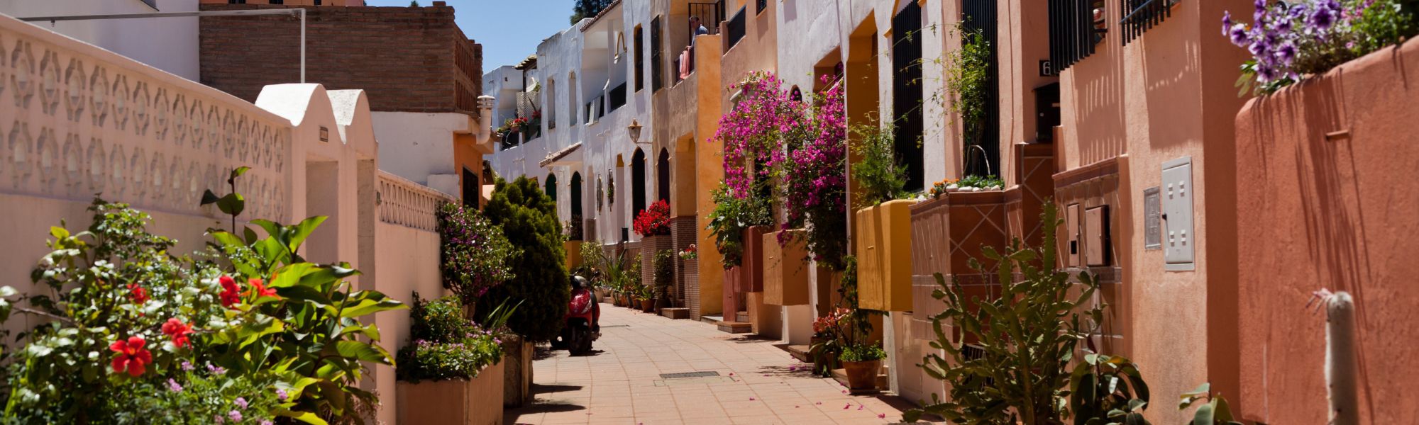Marbella le espera con nuestra gran selección de viviendas.. LAREDO PROPERTIES MARBELLA en Marbella